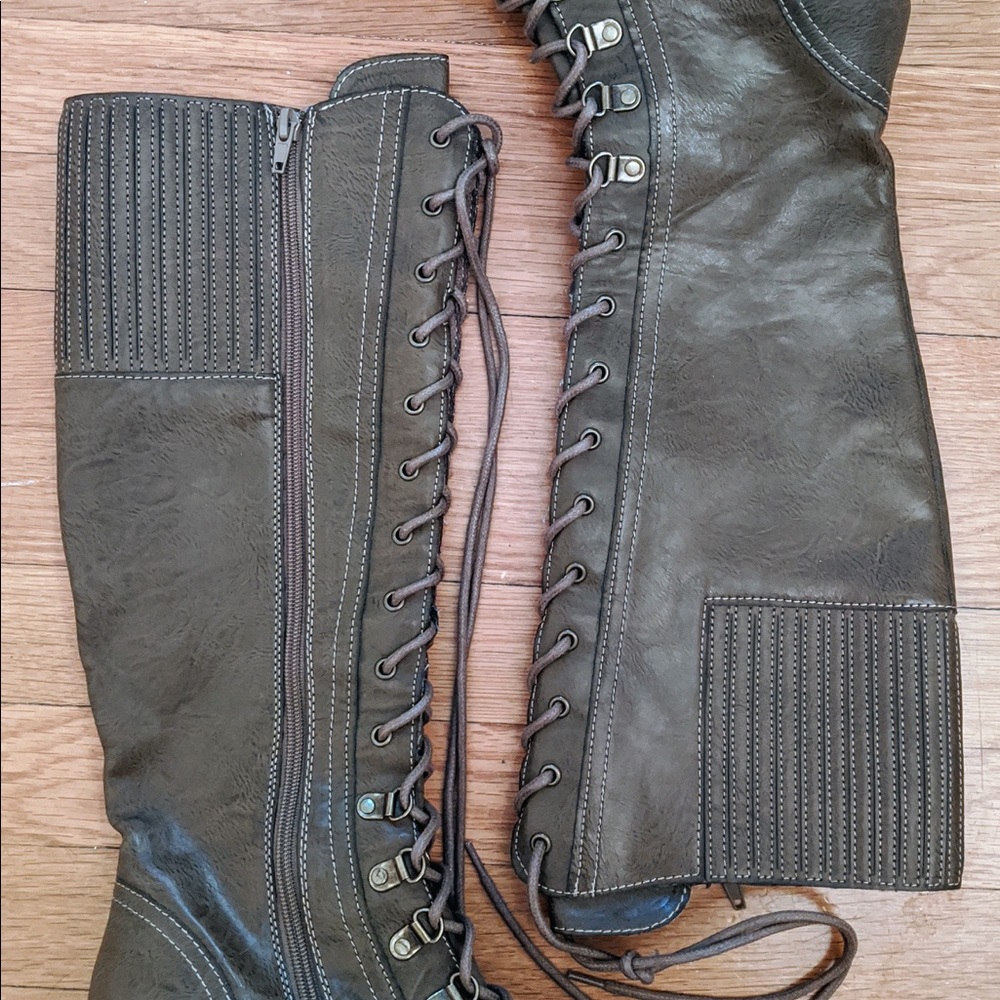 Rocket Dog lace up boots